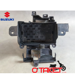 Support batterie SFV 650 Gladius origine SUZUKI Accueil sur le site du spécialiste des deux roues O-TAKET.COM