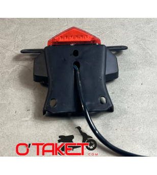 Support de plaque avec feu arrière 50 à boîte UNIVERSEL Accueil sur le site du spécialiste des deux roues O-TAKET.COM