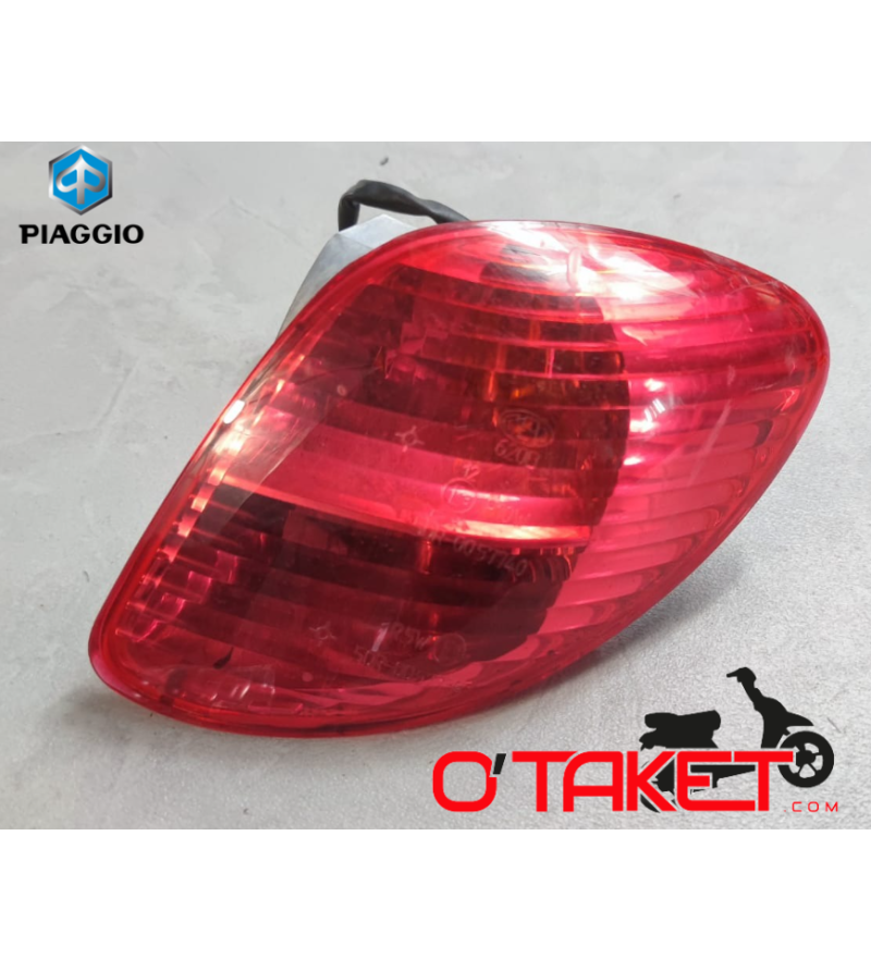 Clignotant/Feu arrière droit X9 origine PIAGGIO Accueil sur le site du spécialiste des deux roues O-TAKET.COM Clignotant/Feu arrière droit X9 origine PIAGGIO Accueil sur le site du spécialiste des deux roues O-TAKET.COM