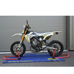 LEVE MOTO/BEQUILLE ATELIER AV/AR UNIVERSEL BLACKWAY AVEC SUPPORT CAOUTCHOUC ET EN V - ROUG ATELIER sur le site du spécialiste...