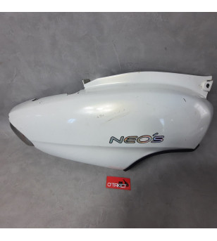 Coque latéral droit avec son clignotant Neo's/Ovetto origine YAMAHA/MBK Accueil sur le site du spécialiste des deux roues O-T...