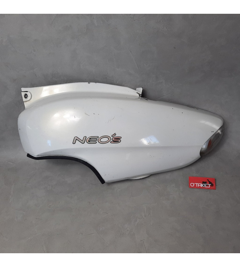 Coque latéral gauche avec son clignotant Neo's/Ovetto origine YAMAHA/MBK Accueil sur le site du spécialiste des deux roues O-...
