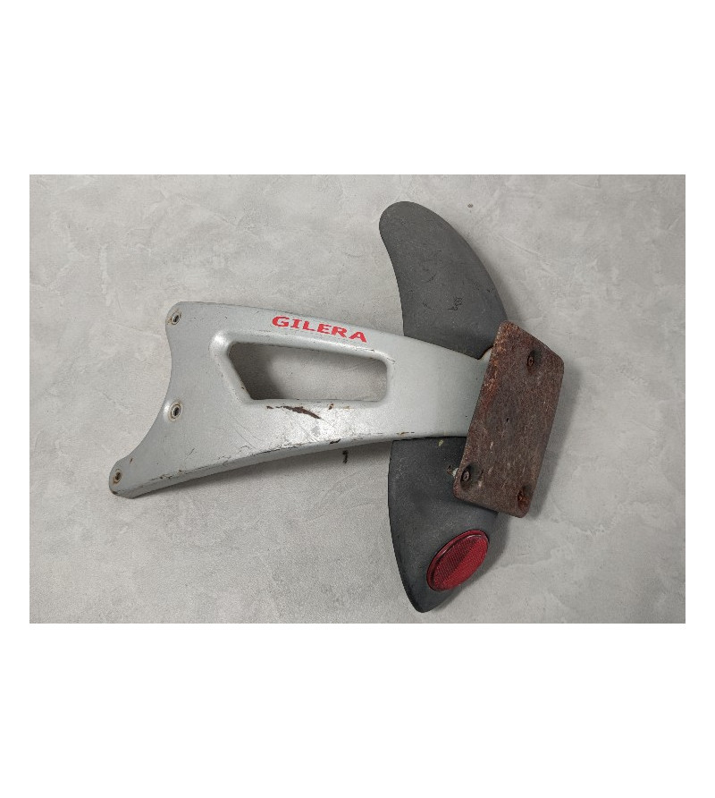 Garde boue arrière + support plaque ICE origine GILERA Accueil sur le site du spécialiste des deux roues O-TAKET.COM Garde boue arrière + support plaque ICE origine GILERA Accueil sur le site du spécialiste des deux roues O-TAKET.COM