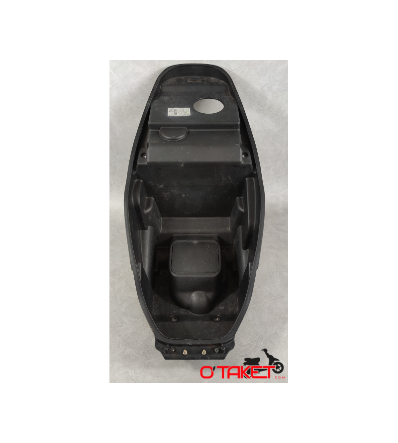 Coffre de selle Agility /Agility City 16 " origine KYMCO 50/125 Accueil sur le site du spécialiste des deux roues O-TAKET.COM Coffre de selle Agility /Agility City 16 " origine KYMCO 50/125 Accueil sur le site du spécialiste des deux roues O-TAKET.COM