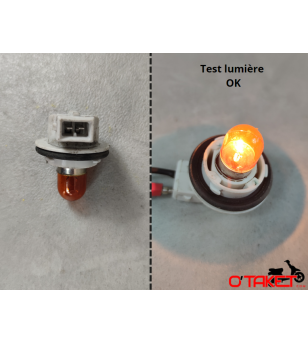 Porte ampoule clignotant avant droit LX/LXV origine VESPA 50/125/150 Accueil sur le site du spécialiste des deux roues O-TAKE...