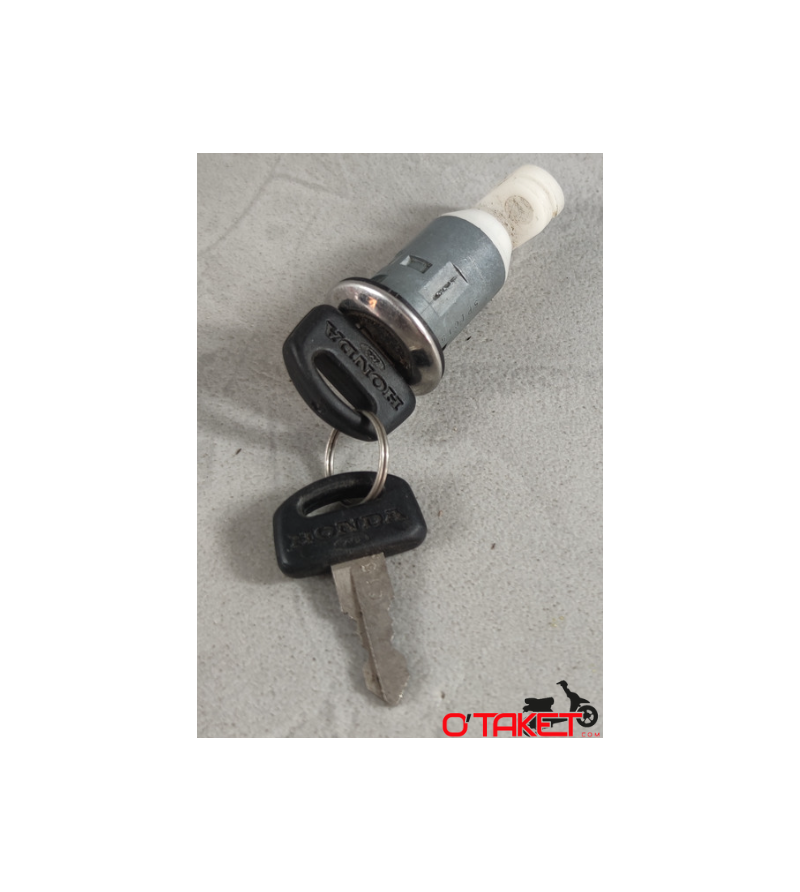 Serrure/ouverture de selle HONDA origine Accueil sur le site du spécialiste des deux roues O-TAKET.COM Serrure/ouverture de selle HONDA origine Accueil sur le site du spécialiste des deux roues O-TAKET.COM