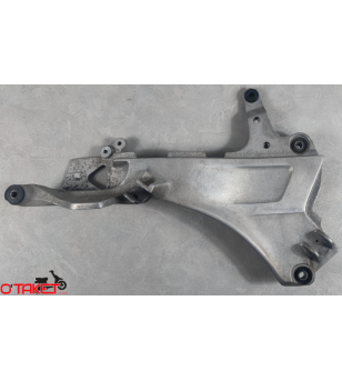 Platine/support de repose pied droit ST Pan European 1100 origine HONDA Accueil sur le site du spécialiste des deux roues O-T...