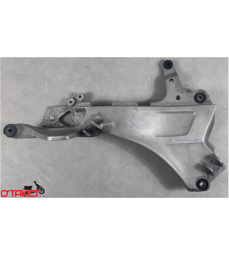 Platine/support de repose pied droit ST Pan European 1100 origine HONDA Accueil sur le site du spécialiste des deux roues O-T...