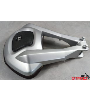 Dosseret passager X-MAX origine YAMAHA Accueil sur le site du spécialiste des deux roues O-TAKET.COM