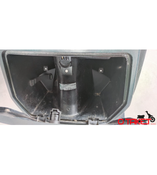 Tablier intérieur/protège jambes Beluga origine YAMAHA 125 Accueil sur le site du spécialiste des deux roues O-TAKET.COM