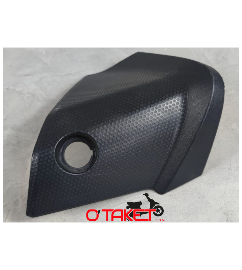 Couvercle de vide poche droit T-MAX origine YAMAHA 530 Accueil sur le site du spécialiste des deux roues O-TAKET.COM