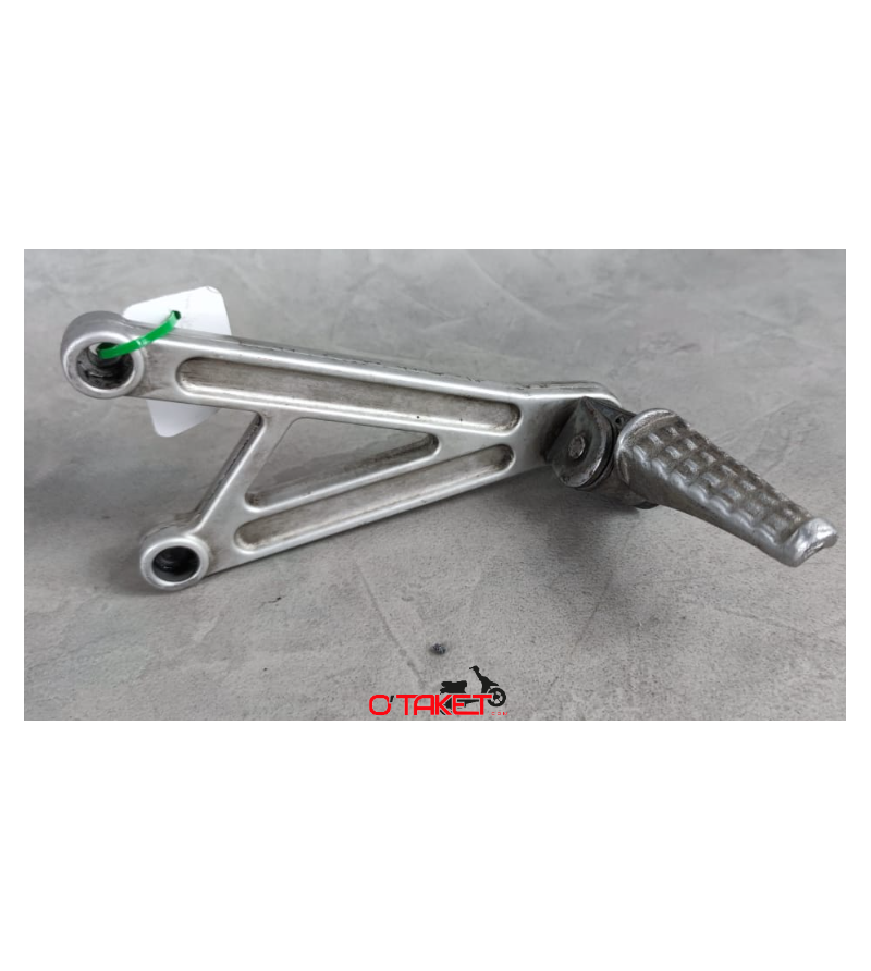 Platine repose-pied avant gauche RS/GPR/Nude/Replica/Racing origine APRILIA/DERBI 50/125 2T Accueil sur le site du spécialist... Platine repose-pied avant gauche RS/GPR/Nude/Replica/Racing origine APRILIA/DERBI 50/125 2T Accueil sur le site du spécialist...