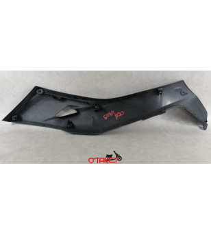 Carénage central droit X-MAX origine YAMAHA 125/300/400 Accueil sur le site du spécialiste des deux roues O-TAKET.COM