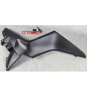 Flanc de carénage gauche X-MAX origine YAMAHA 125/300/400 Accueil sur le site du spécialiste des deux roues O-TAKET.COM