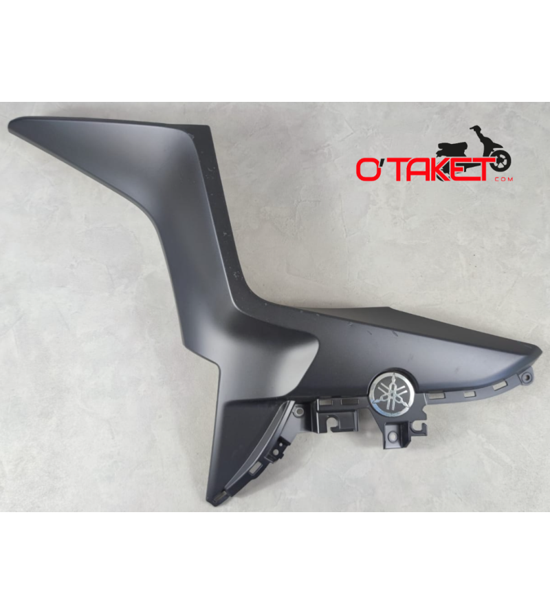 Flanc de carénage droit X-MAX origine YAMAHA 125/300/400 Accueil sur le site du spécialiste des deux roues O-TAKET.COM