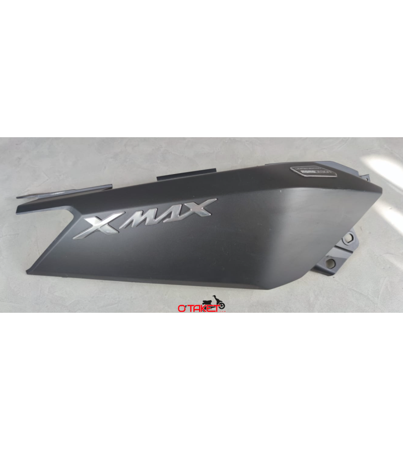 Coque latéral arrière droit X-MAX/EVOLIS origine YAMAHA/MBK 125/250/300/400 (édition MOMO DESIGN) Accueil sur le site du spéc...