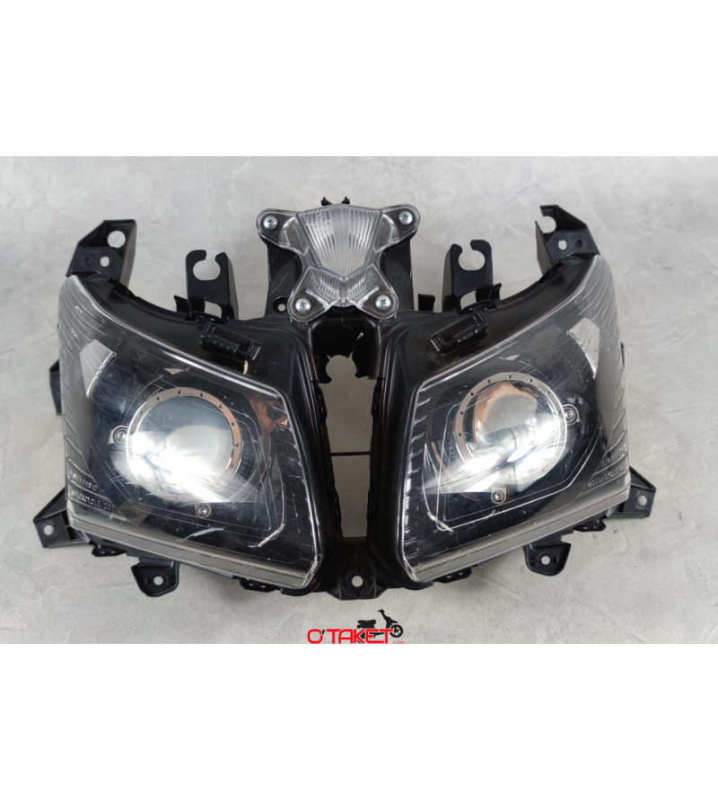 Optique avant T-MAX origine YAMAHA 530 Éclairages sur le site du spécialiste des deux roues O-TAKET.COM Optique avant T-MAX origine YAMAHA 530 Éclairages sur le site du spécialiste des deux roues O-TAKET.COM