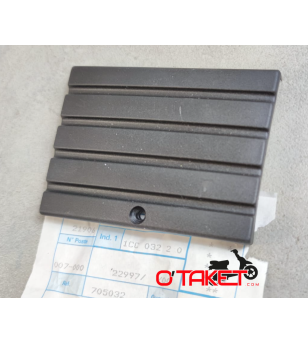 Jonction de carénage supérieur avant droit SC/SX origine PEUGEOT Accueil sur le site du spécialiste des deux roues O-TAKET.COM