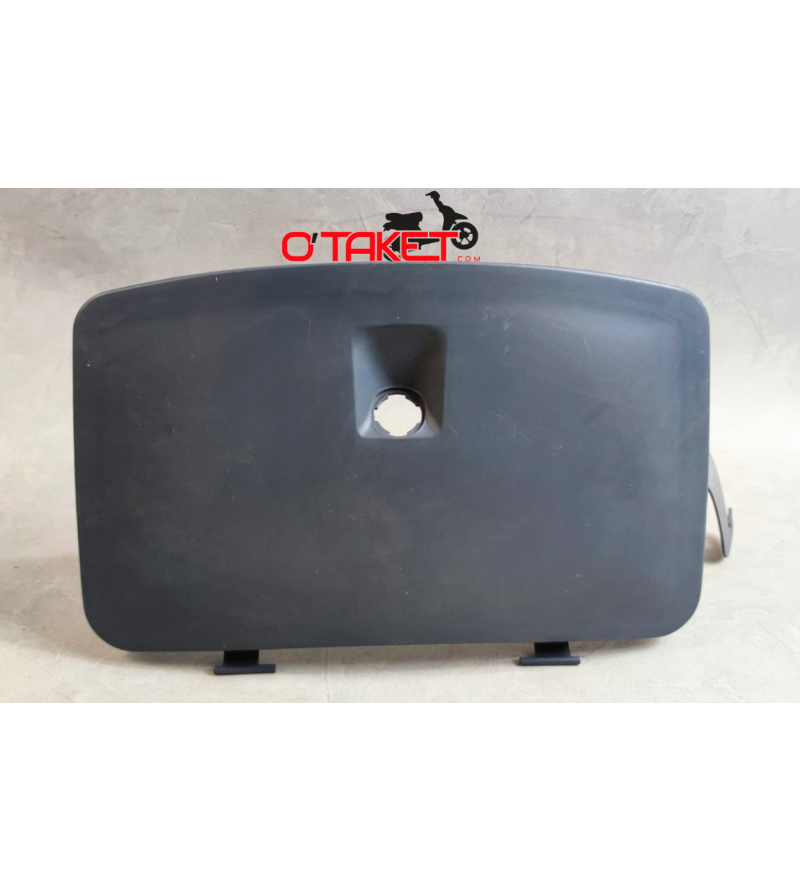 Couvercle de boîte à gants SV origine PEUGEOT Accueil sur le site du spécialiste des deux roues O-TAKET.COM Couvercle de boîte à gants SV origine PEUGEOT Accueil sur le site du spécialiste des deux roues O-TAKET.COM