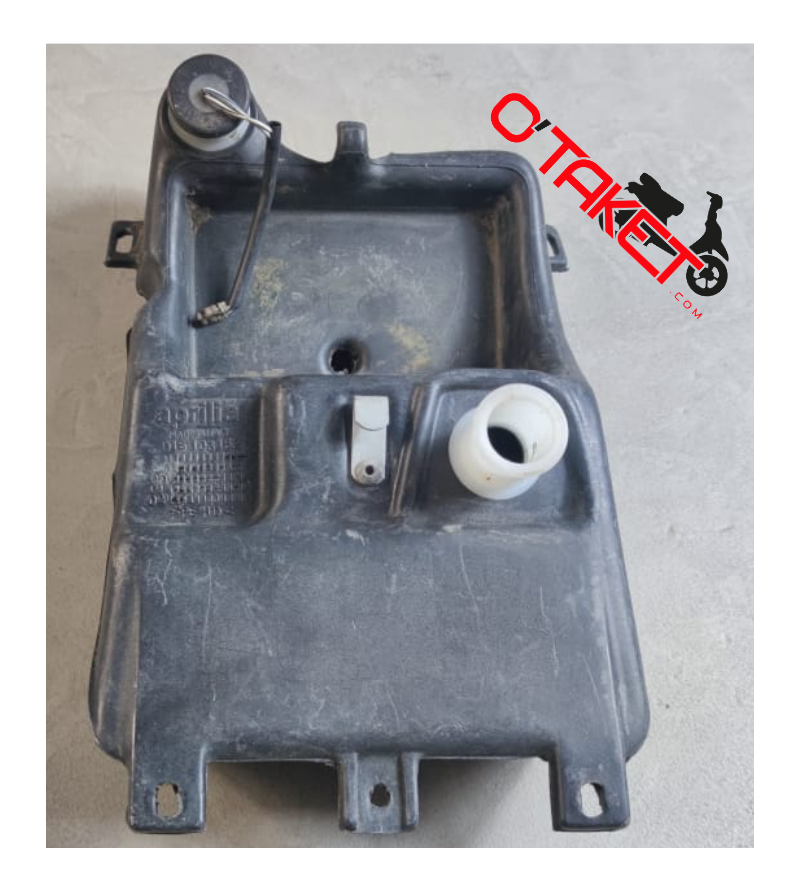 Réservoir d'huile RS/TUONO origine APRILIA 50 Accueil sur le site du spécialiste des deux roues O-TAKET.COM Réservoir d'huile RS/TUONO origine APRILIA 50 Accueil sur le site du spécialiste des deux roues O-TAKET.COM