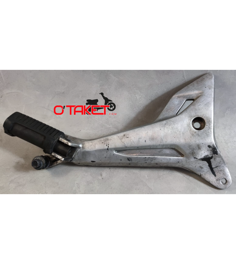 Platine/Repose pied droit Innova origine HONDA 125 Accueil sur le site du spécialiste des deux roues O-TAKET.COM