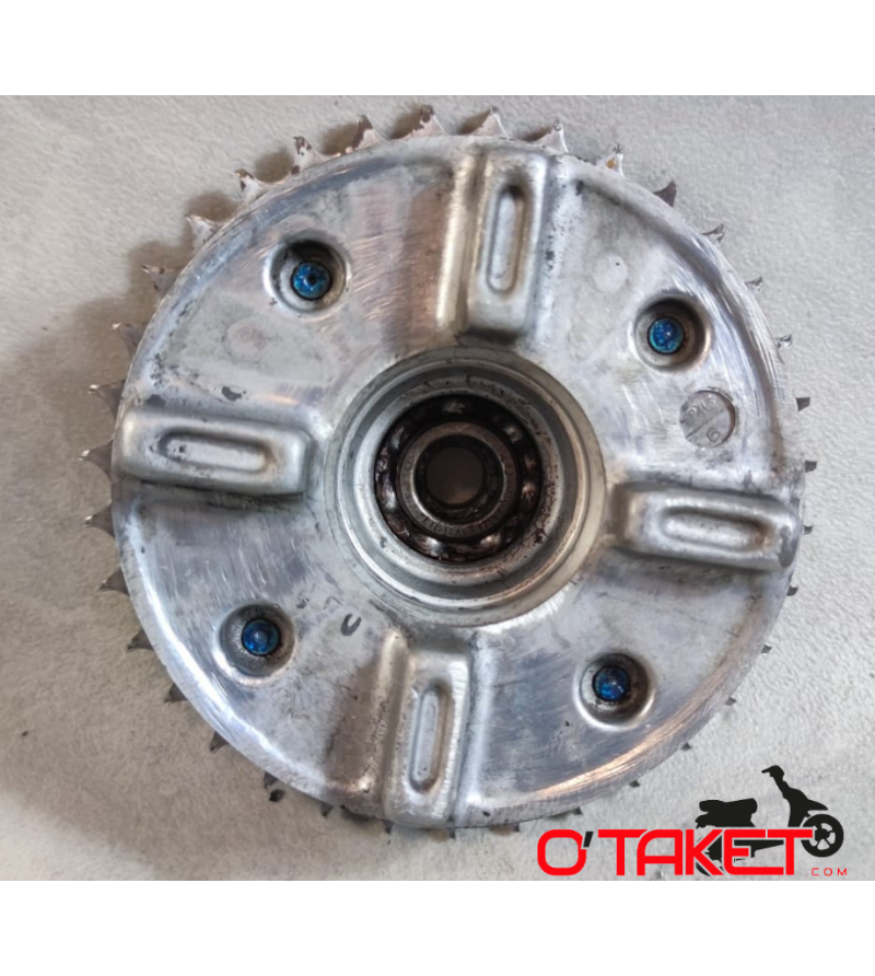 Support de couronne Innova origine HONDA 125 Accueil sur le site du spécialiste des deux roues O-TAKET.COM Support de couronne Innova origine HONDA 125 Accueil sur le site du spécialiste des deux roues O-TAKET.COM