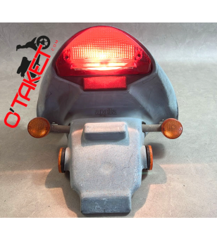 Bavette arrière/ Support de plaque avec feu Rally origine APRILIA Accueil sur le site du spécialiste des deux roues O-TAKET.COM